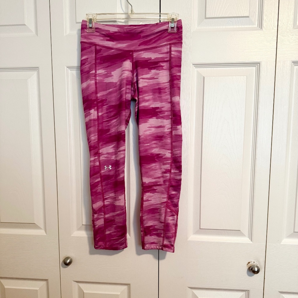 Women’s small Under Amour pink camo cropped cold gear leggings